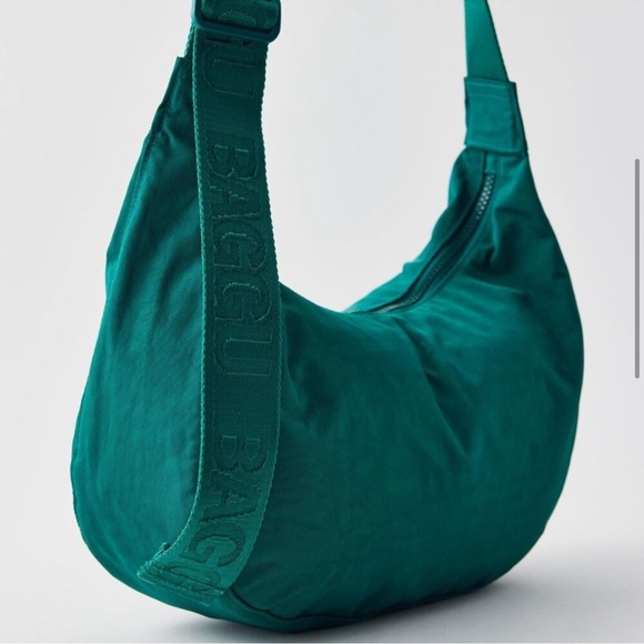 BAGGU SMALL CRESCENT IN CYPRESS GREEN - Picture 3 of 7
